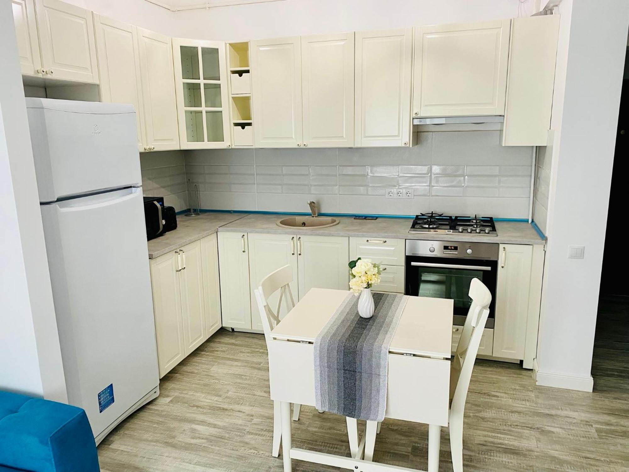 Cozy Central Apartment With 2 Rooms Бухарест Екстер'єр фото